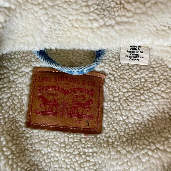 Levi’s Embroidered Rose Sherpa Lined Ex-Boyfriend Denim Jacket Floral Size S - Picture 8 of 12